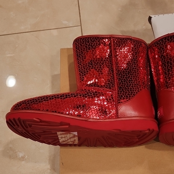 UGG Red HEARTS Sequined Boots. NEW! Metallic, Shiny. - Picture 10 of 16